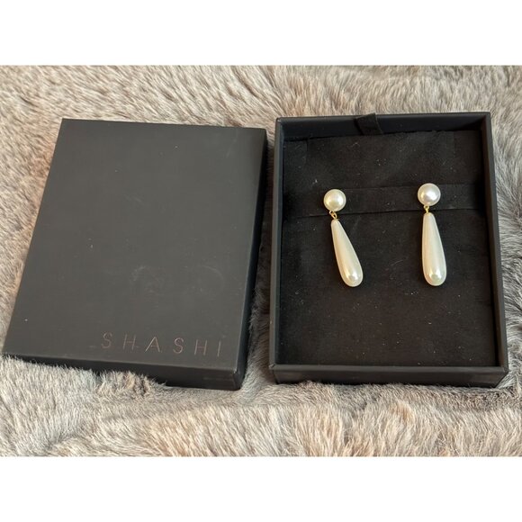 SHASHI Linnea Pearl Drop Earring in Pearl One Size New Womens Dangle - Picture 4 of 11